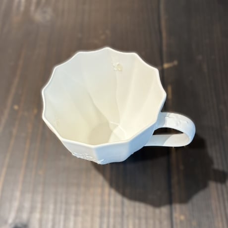 武山窯　砂糖衣マグカップ雪結晶　白（化粧箱入）