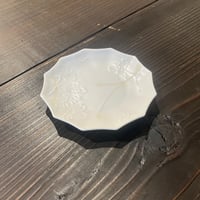 武山窯　砂糖衣12角豆皿桜枝（白）