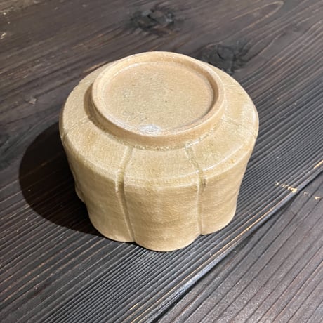 水月窯　鉢　黄瀬戸輪花