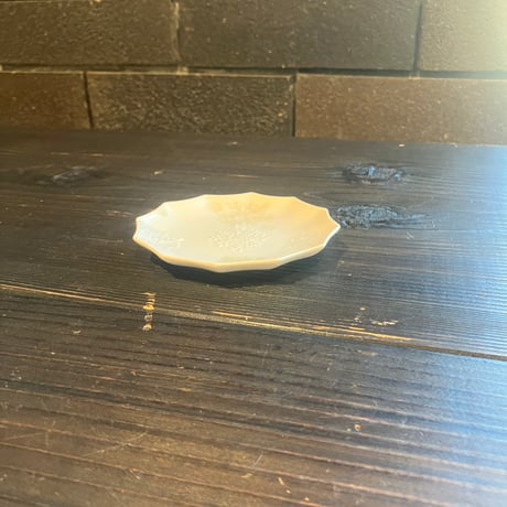 武山窯　砂糖衣12角豆皿雪結晶（白）