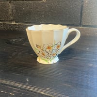 武山窯　koyomi　金彩色絵コーヒーカップ　スイセン（化粧箱入）