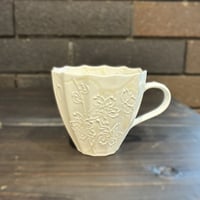 武山窯　砂糖衣マグカップ桜枝　白（化粧箱入）