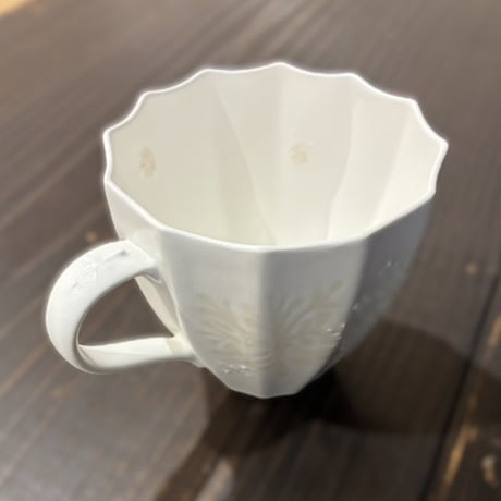 武山窯　砂糖衣マグカップ雪結晶　白（化粧箱入）