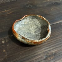 荘山窯　鼡志野平向付 ①