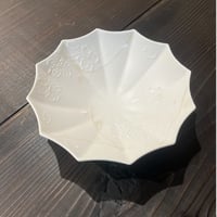 武山窯　砂糖衣12角鉢桜枝（白）