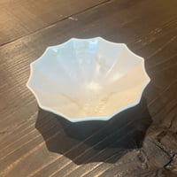 武山窯　砂糖衣12角小鉢桜枝（白）