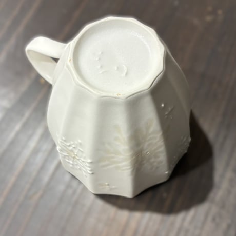 武山窯　砂糖衣マグカップ雪結晶　白（化粧箱入）