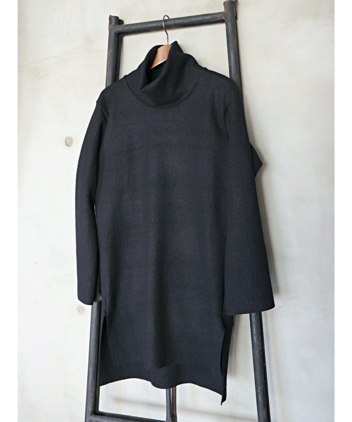 ISSEI MIYAKE クシャクシャ加工 ダークパープル ハイネック長袖 ISSEI MIYAKE クシャクシャ加工 ダークパープル ハイネック長袖