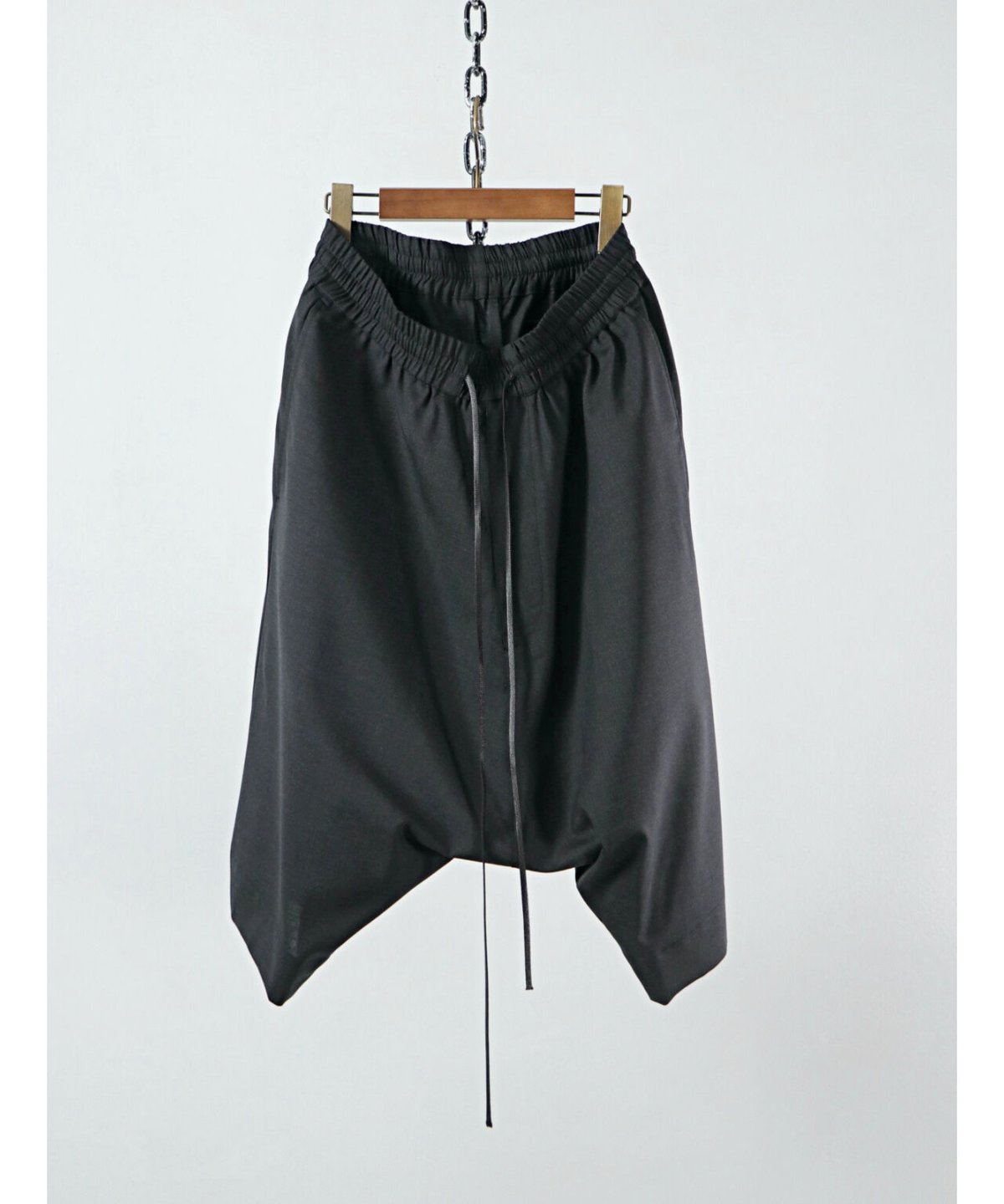 A.F ARTEFACT  SHORT LAYERED TROUSERS