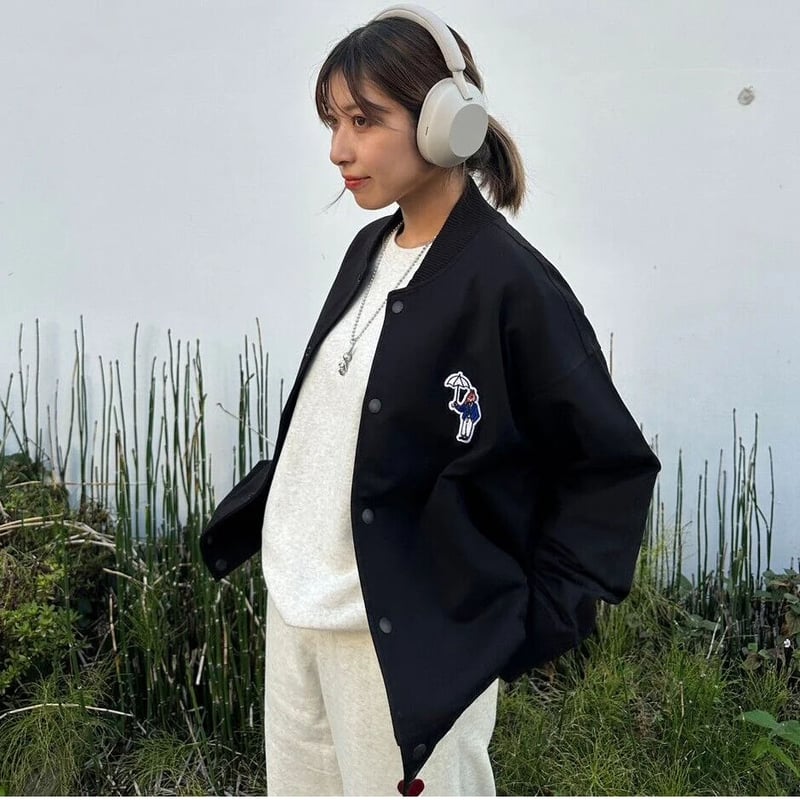 Embroidered patch punch stadium jumper [black]