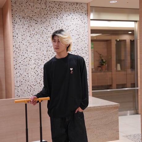 Embroidery curve silhouette L/S Tee　[BLACK]　HEV-25017