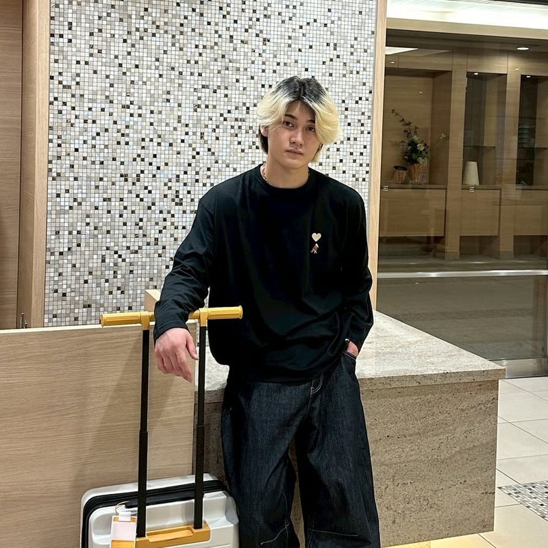 Embroidery curve silhouette L/S Tee [BLACK] HEV