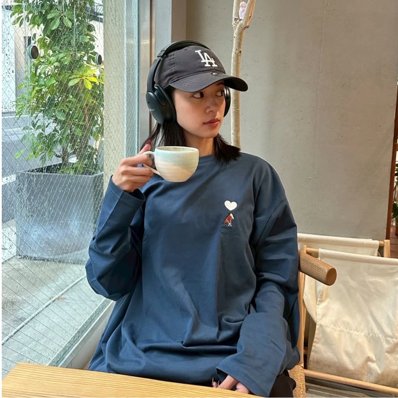 Embroidery curve silhouette L/S Tee [NAVY] HEV-