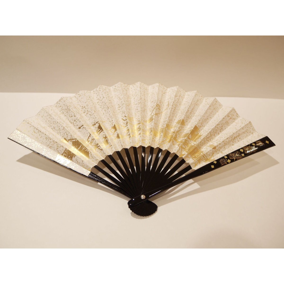 蒔絵扇子(松) | 銀座三喜