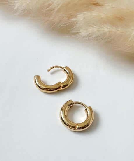 貝　ピアス　シアタープロダクツ　シェル スモーキークォーツの軟骨ピアス│小さめの可愛らしいフラワー