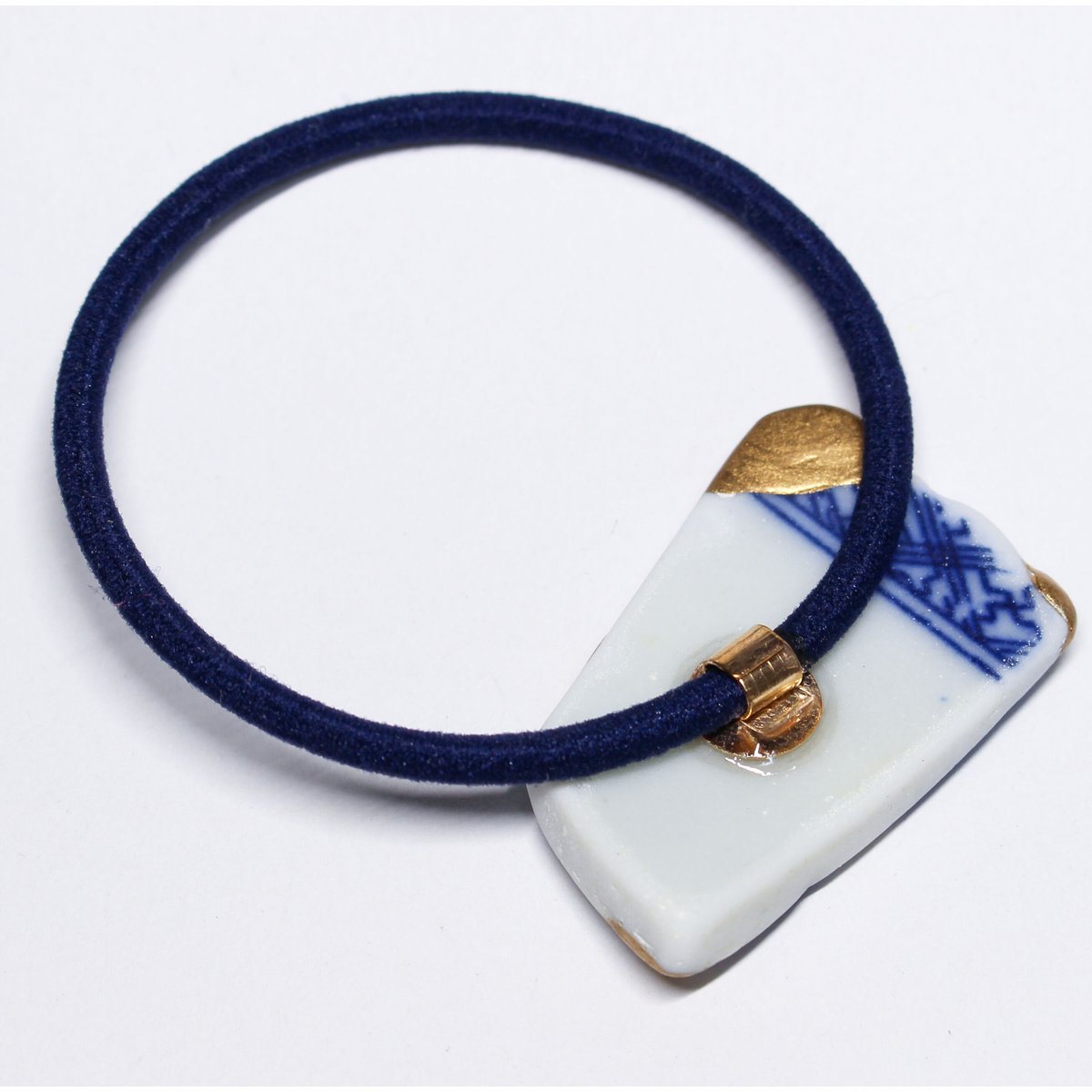 岡本里栄「陶片金継ぎヘアゴム#1」 | punto-cabinet