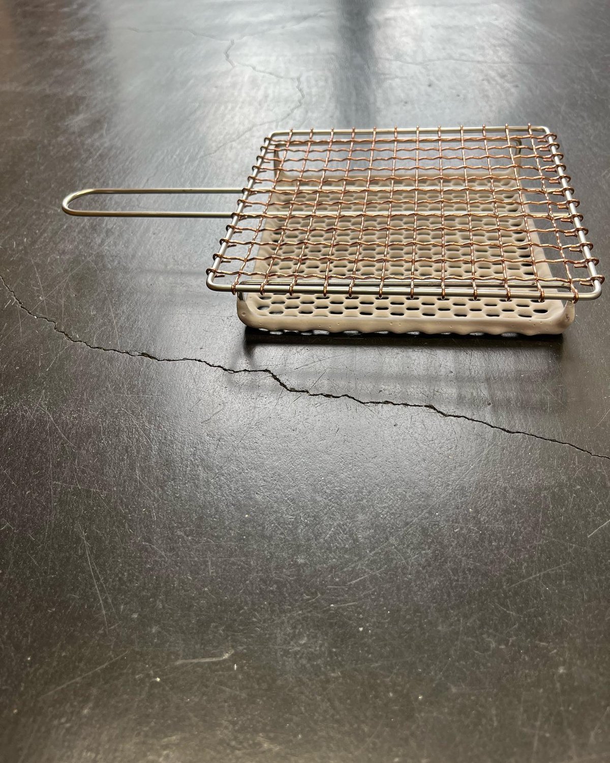 鳥井金網工芸 銅製セラミック焼き網 セラミック付焼き網 中サイズ 20cm | 鳥井金網工芸