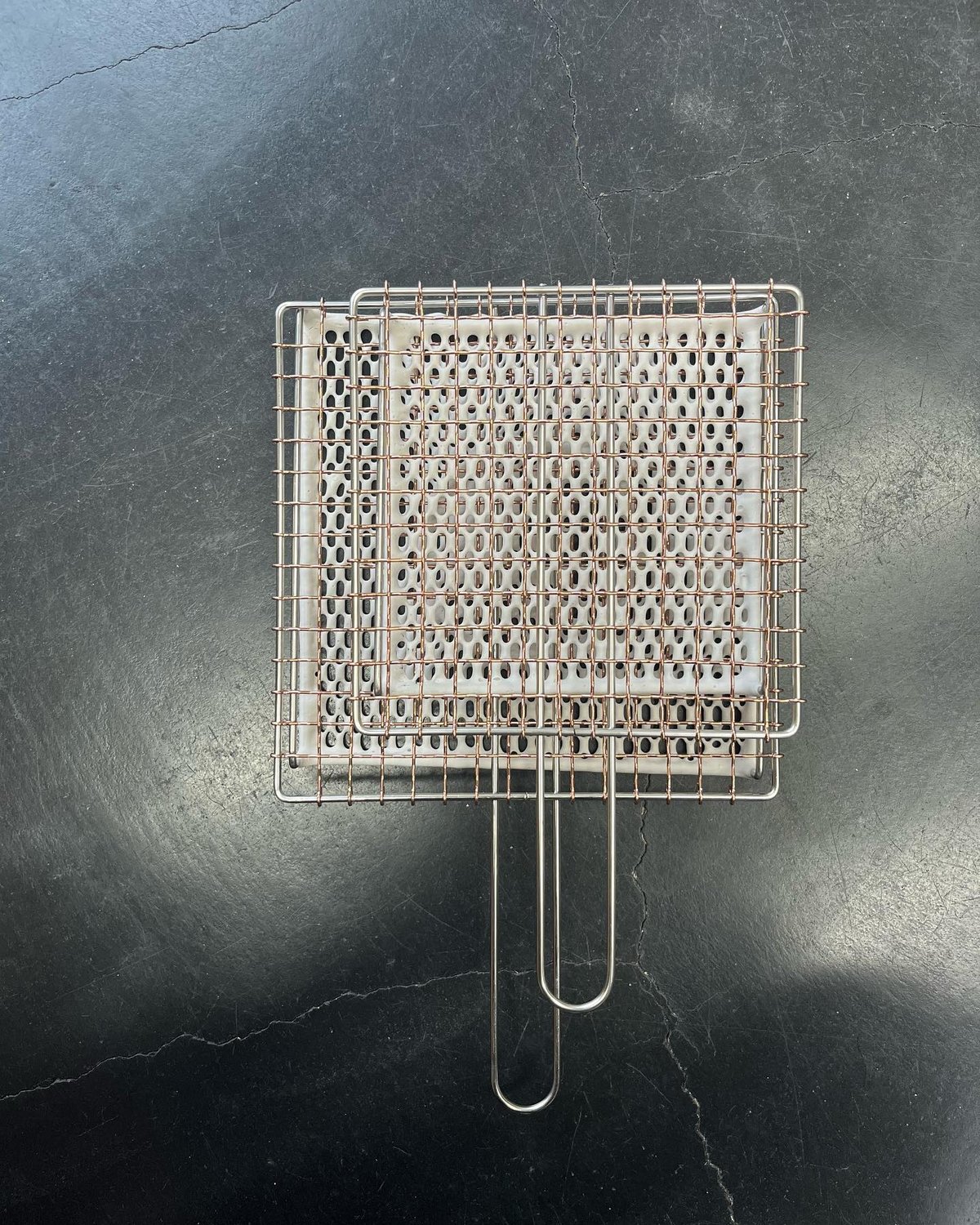 鳥井金網工芸 銅製セラミック焼き網 セラミック付焼き網 中サイズ 20cm | 鳥井金網工芸