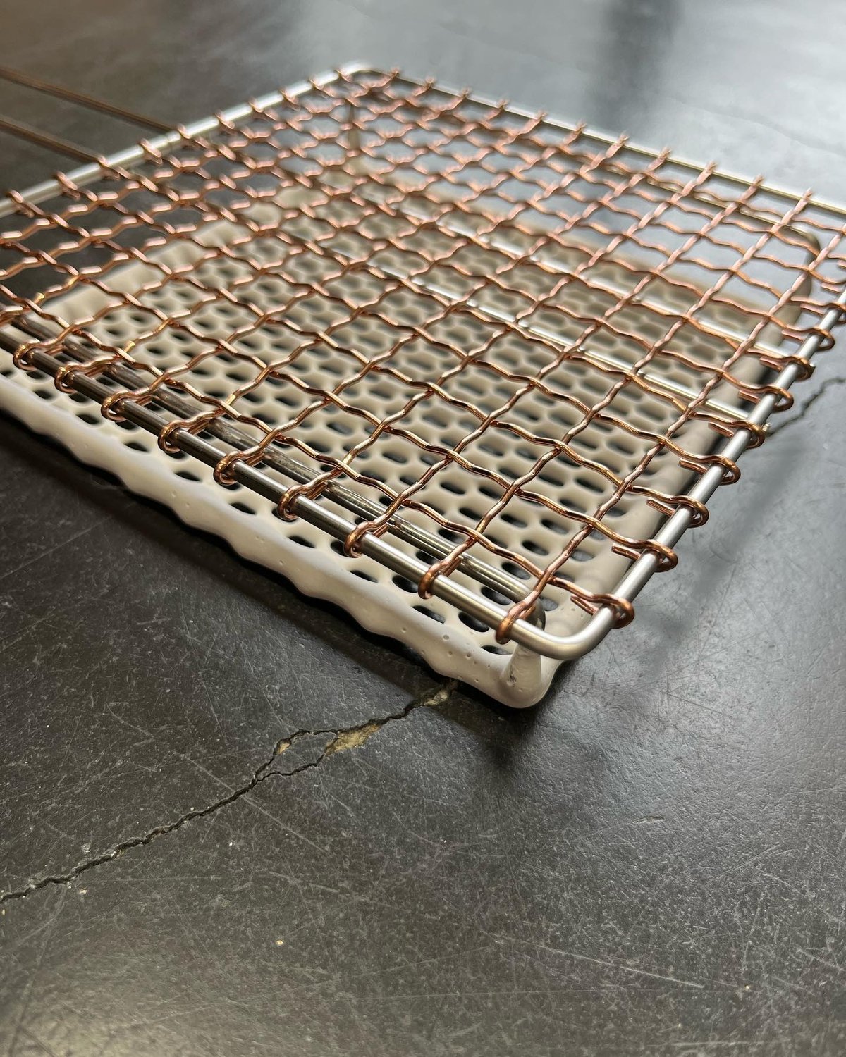 鳥井金網工芸 銅製セラミック焼き網 セラミック付焼き網 中サイズ 20cm | 鳥井金網工芸