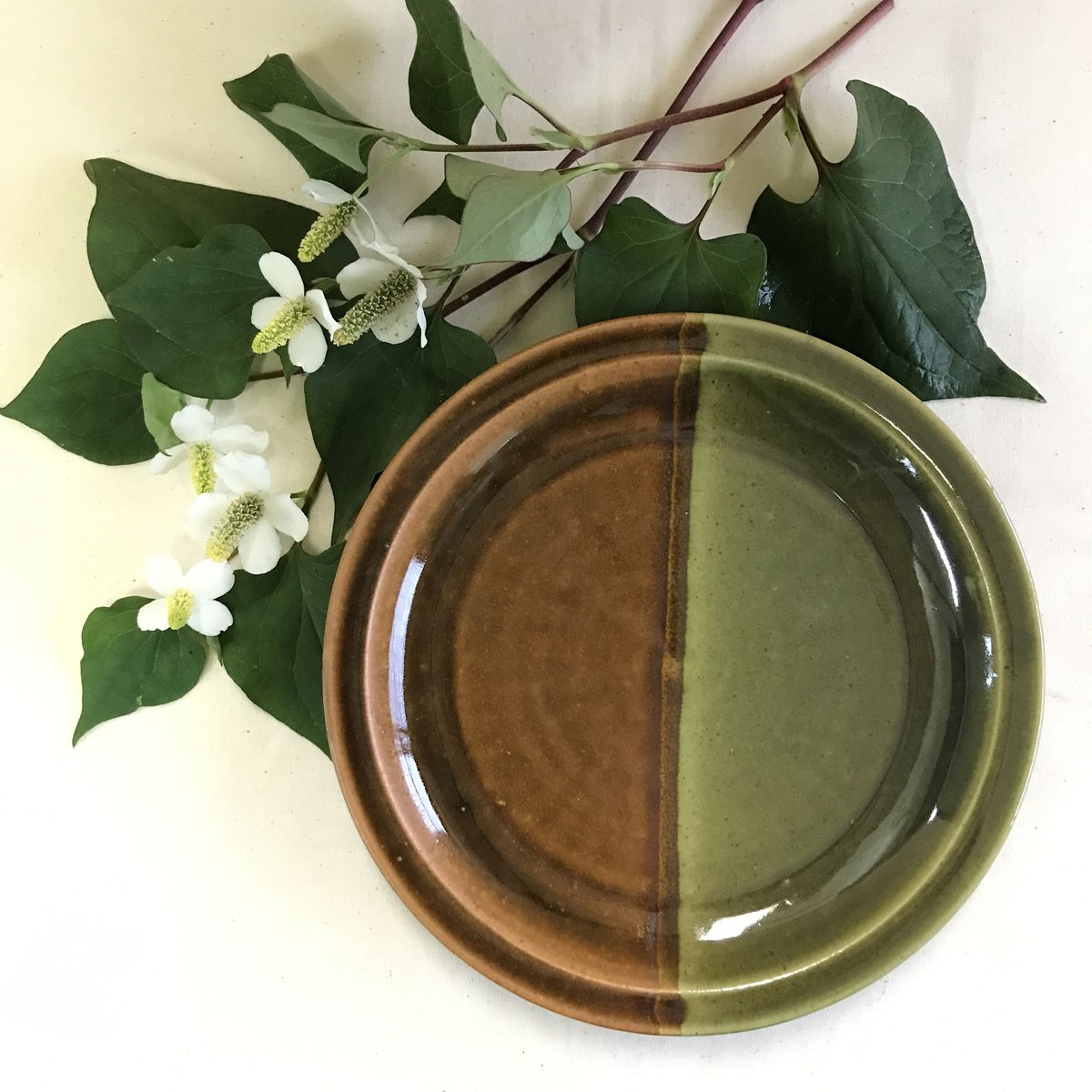 﨔無垢大皿 6寸皿 掛け分け Sand blown × Olive | 鳥取因幡焼