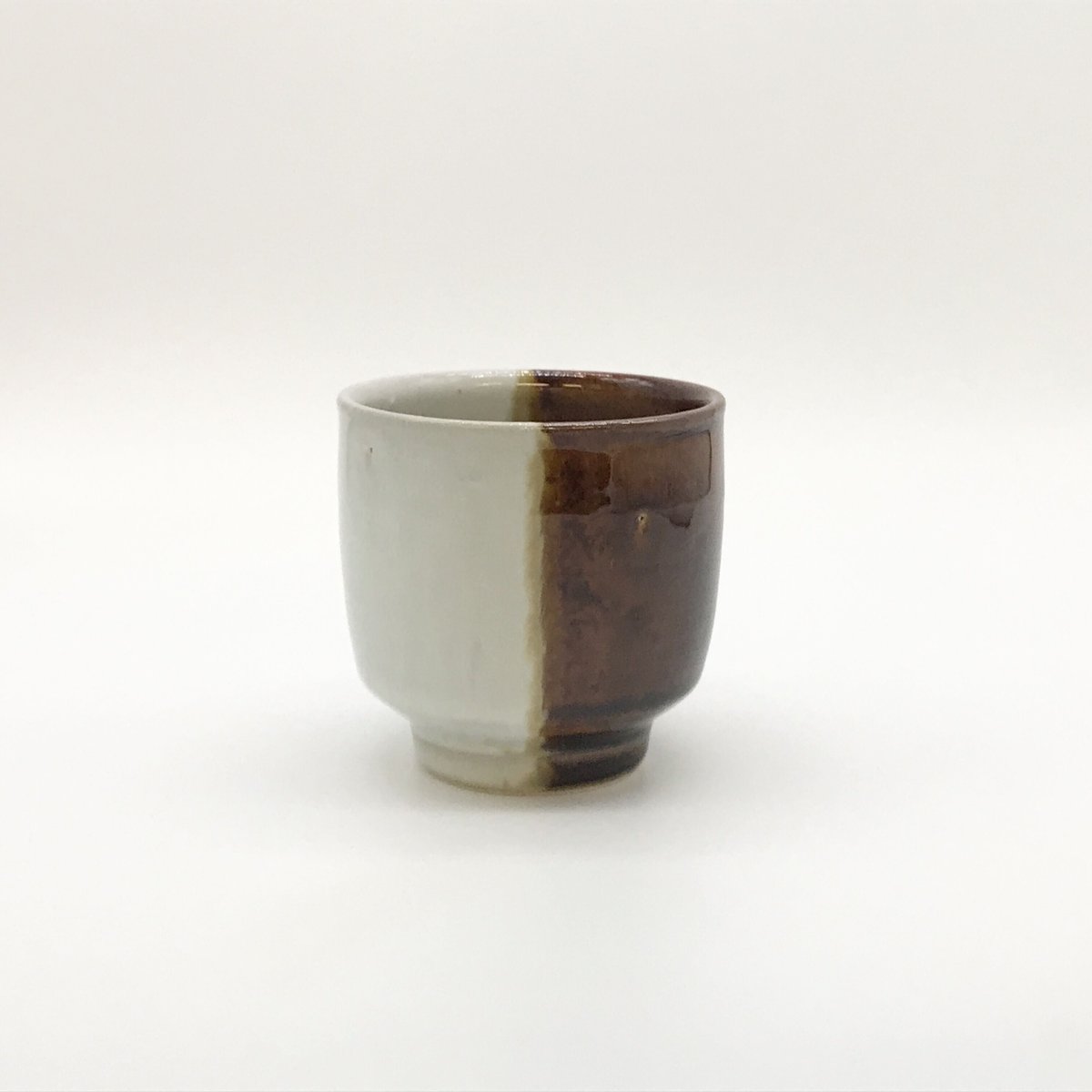 手作り陶器湯呑み「白掛け飴釉仕上げ」P92 手作り陶器湯呑み「白掛け飴釉仕上げ」P92 手作り陶器湯呑み「白