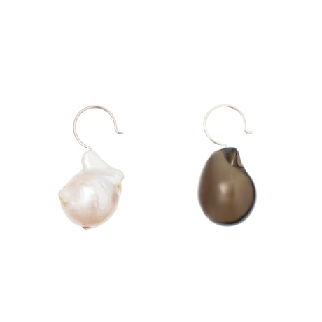 Stone & Baroque Pearl Hooks P-35-S-SMOKY