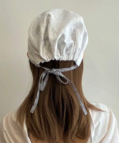 amish bonnet  白 麻に白刺繍