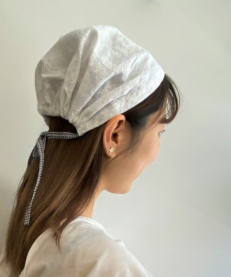 amish bonnet  白 麻に白刺繍