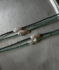 Picasso pearl choker