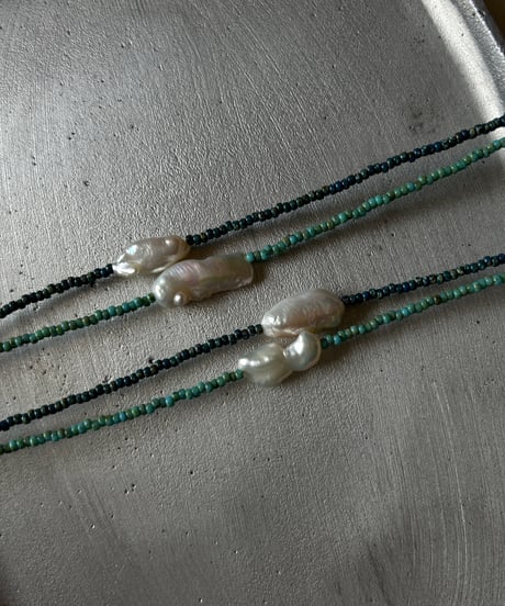 Picasso pearl choker