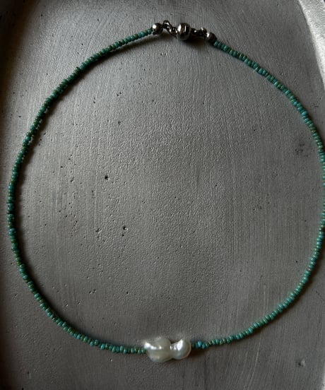 Picasso pearl choker