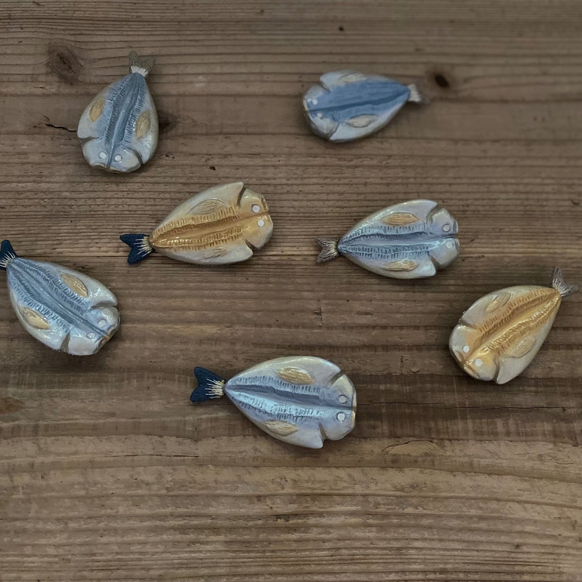 Handmade〉鯵のひものブローチ (特大)銀色 | カルメクラフト