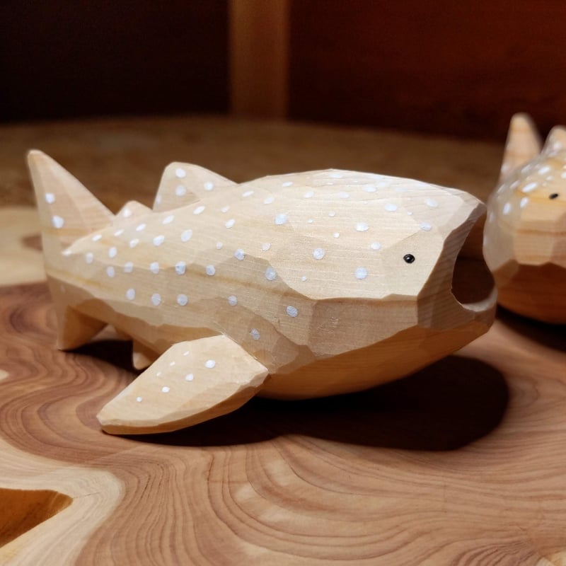 木彫りのジンベイザメ（大） | 川崎 誠二 online shop