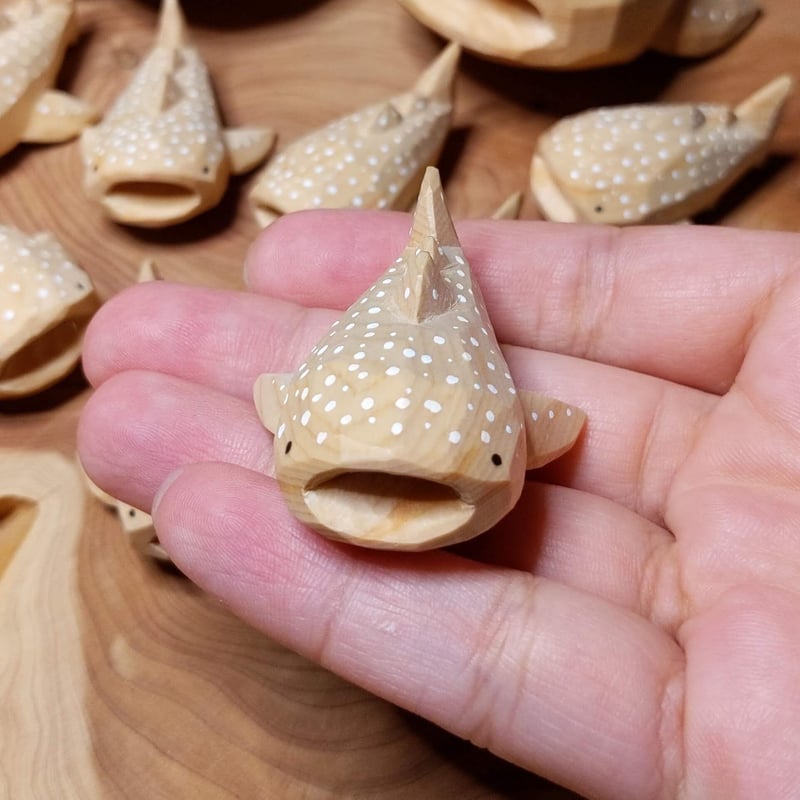 木彫りのジンベイザメ（小） | 川崎 誠二 online shop