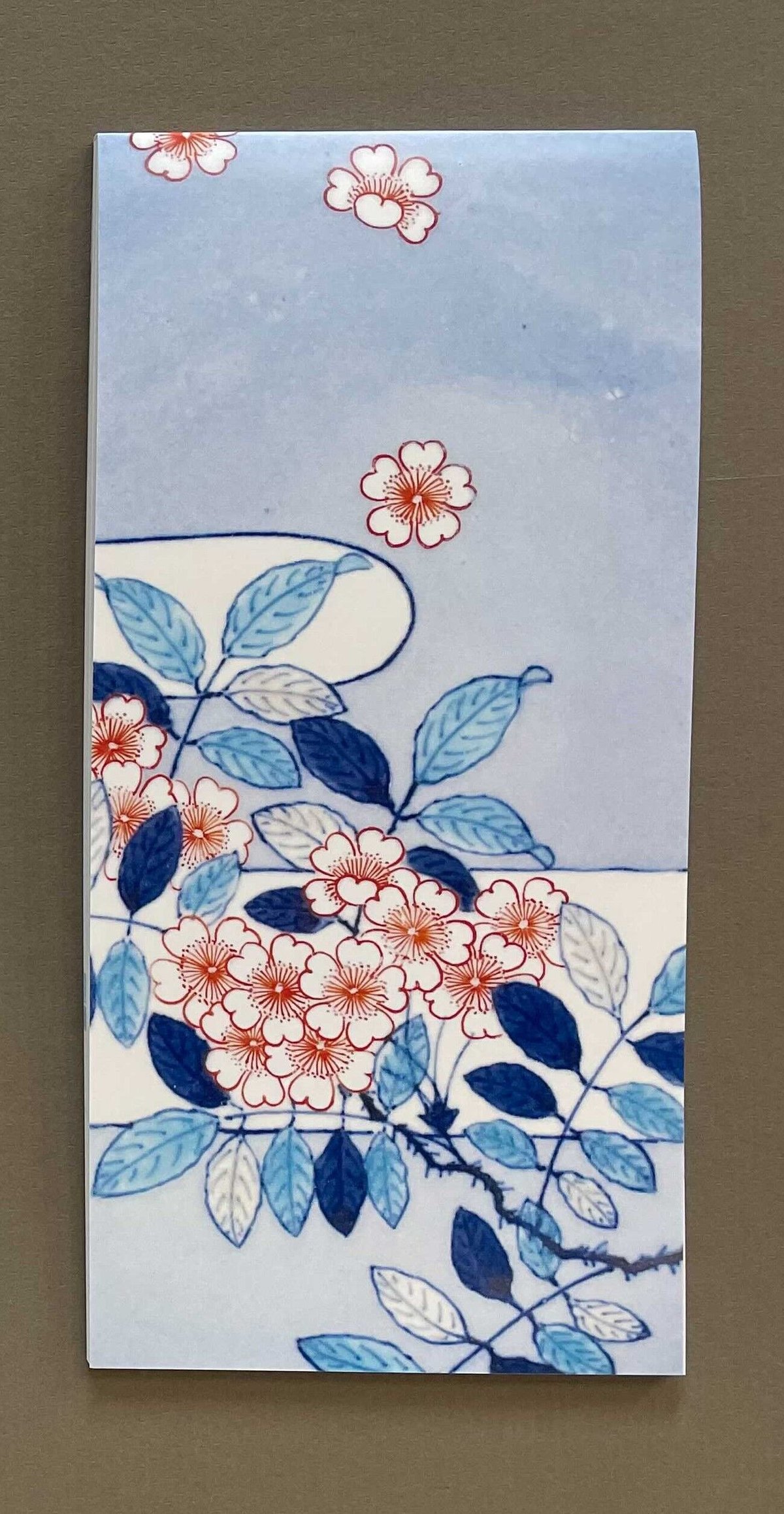 一筆箋 色絵 桜霞文 皿（鍋島） | 戸栗美術館オンラインショップ