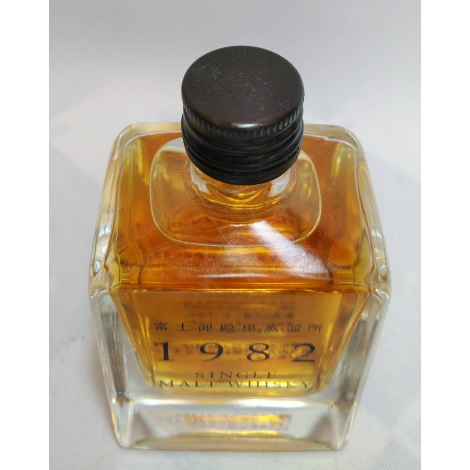 富士御殿場蒸溜所 1982 SINGLE MALT WHISKY【蒸溜所創業初期の