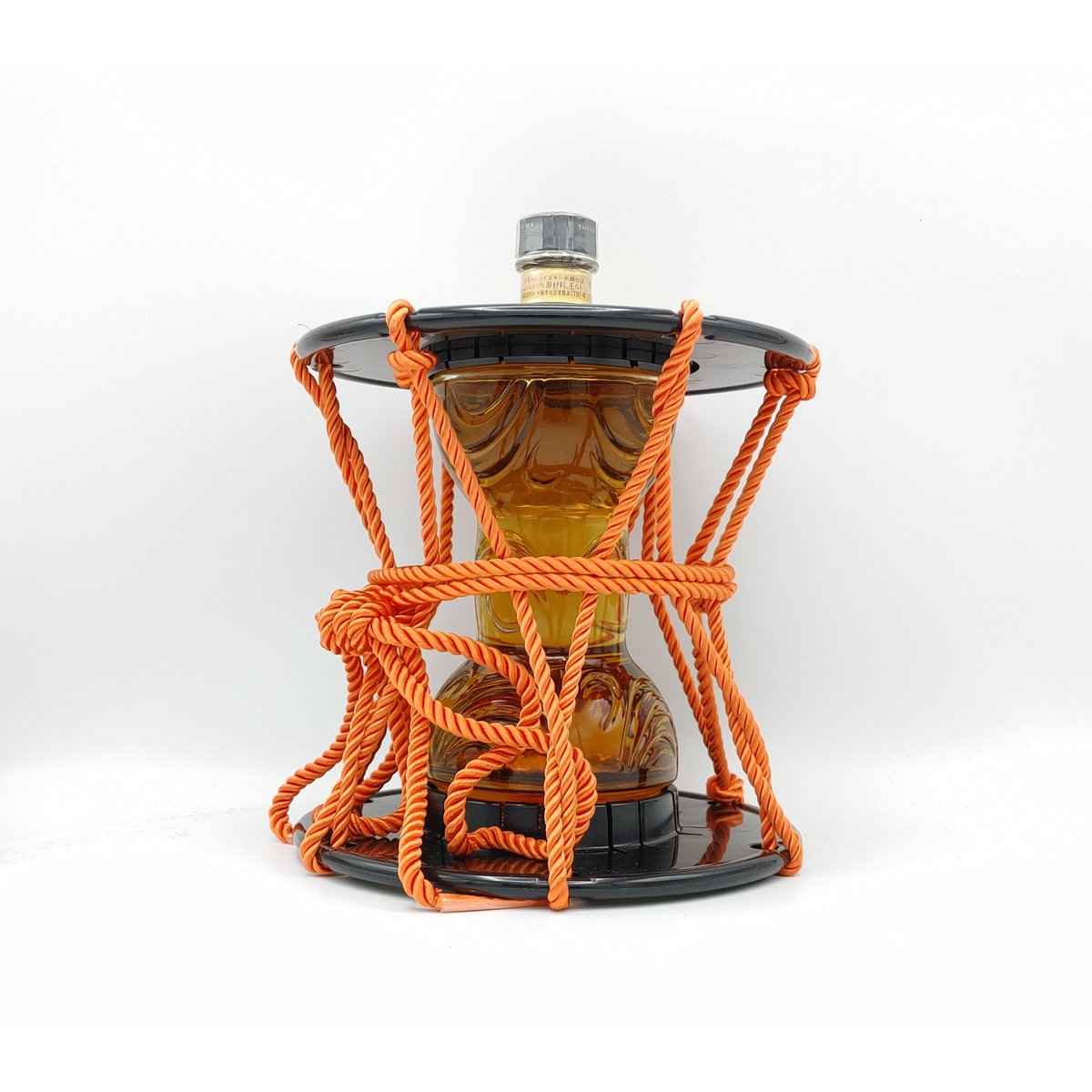 サントリーピュアモルトウイスキー 木桶仕込 1982年 直火蒸溜〈鼓型ボトル〉 fit=scale-down,w=1200