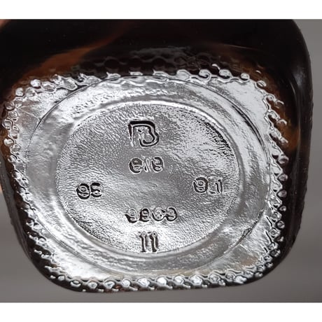 ジムビーム ４年　JIM BEAM 4years old KENTUCKY STRAIGHT BOURBON WHISKEY Six Generations of Distillers
