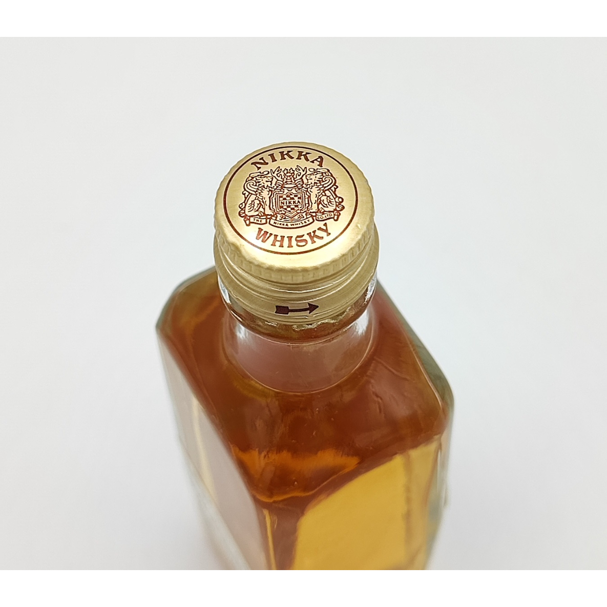 ニッカ・ウヰスキー／HI NIKKA・WHISKY・DX。1920ml、39度。 ニッカウヰスキー ハイ ニッカ デラックス Hi NIKKA DELUXE WHISKY MI