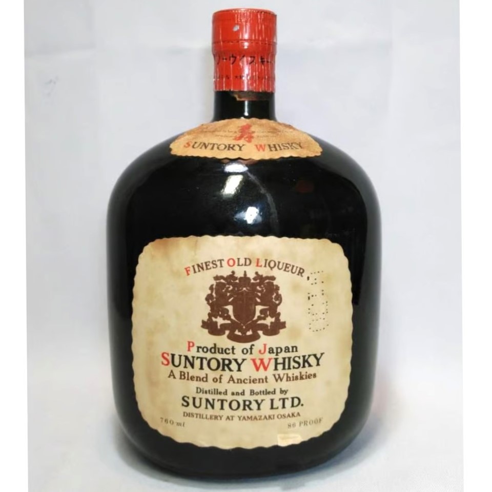 特級 SUNTORY WHISKY A Blend of Ancient Whiskies |