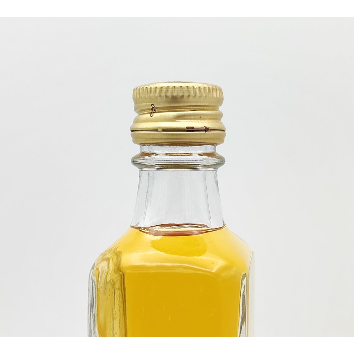 ニッカ・ウヰスキー／HI NIKKA・WHISKY・DX。1920ml、39度。 ニッカウヰスキー ニッカ ハイニッカ 39度 1920mlペットボトル(1
