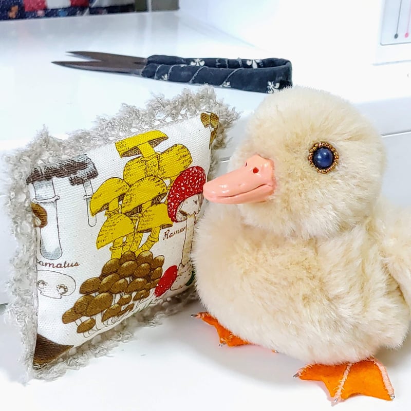 タマゴタケのアヒル&ミニクッション ぬいぐるみ | 魚水屋