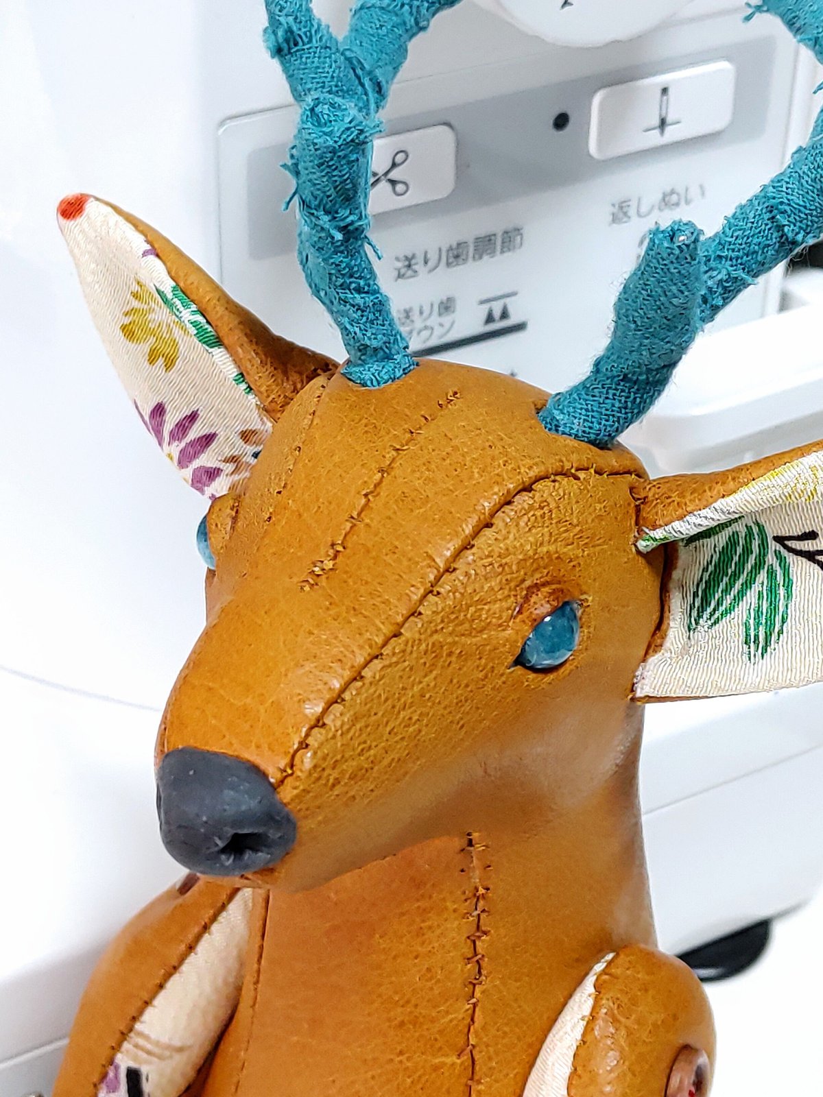 鹿革の鹿 レザーのぬいぐるみ | 魚水屋