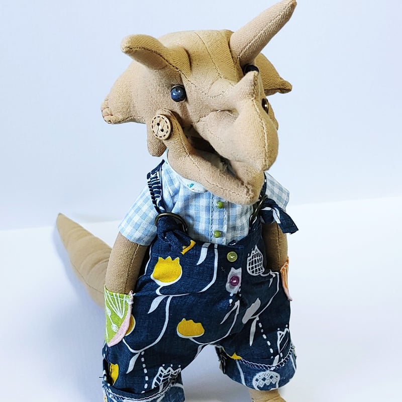 トリケラトプスの頭骨くん ぬいぐるみ 化石 | 魚水屋