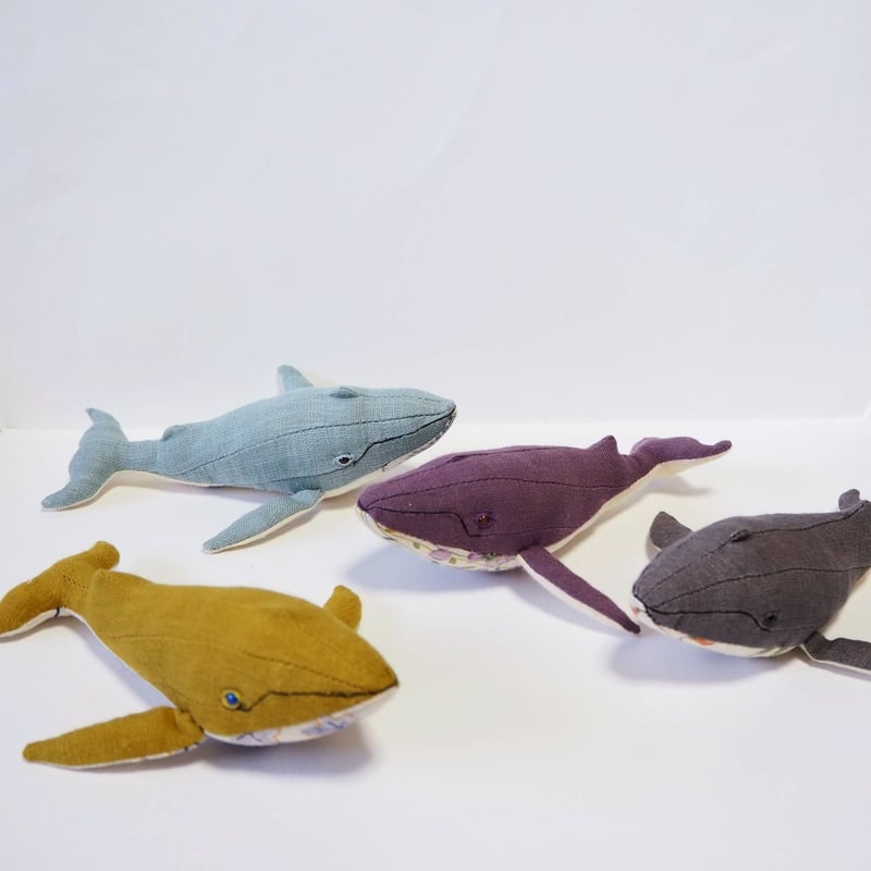クジラのぬいぐるみ「サックス」 | 魚水屋