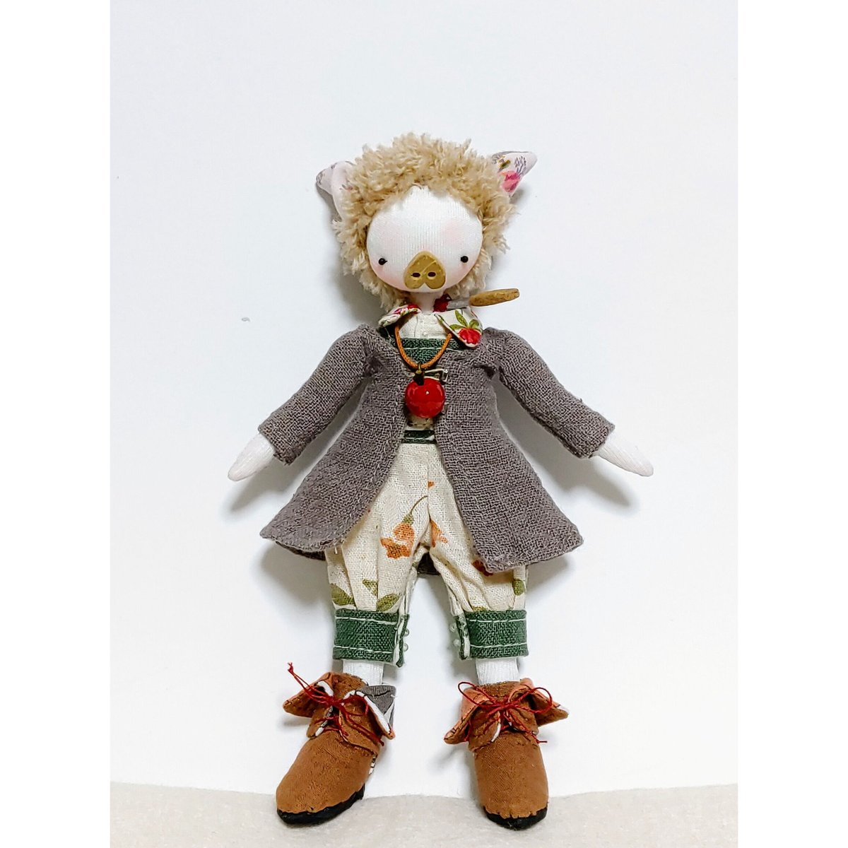 16cm布人形『屠殺少年』 あるいは『リンゴ一個の命』 | 魚水屋