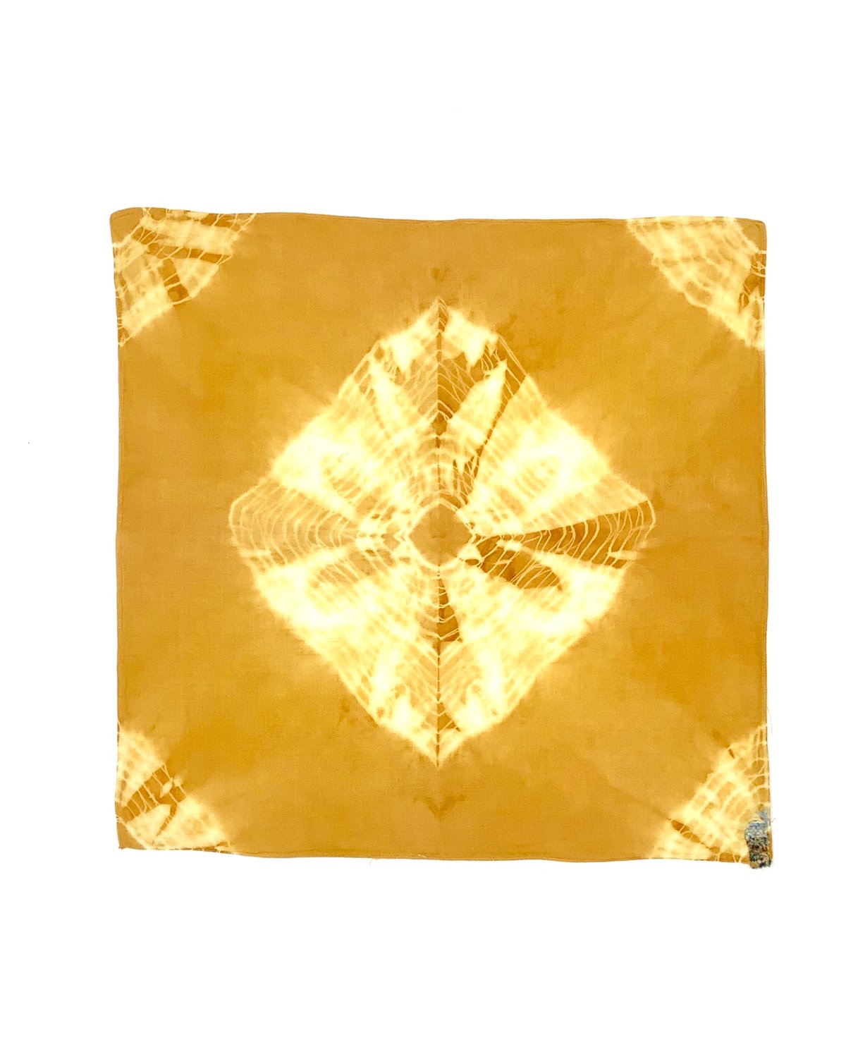 草木染め（玉ねぎ）大判ハンカチ 80 | ODAMAKI WEB SHOP【さき織りのお