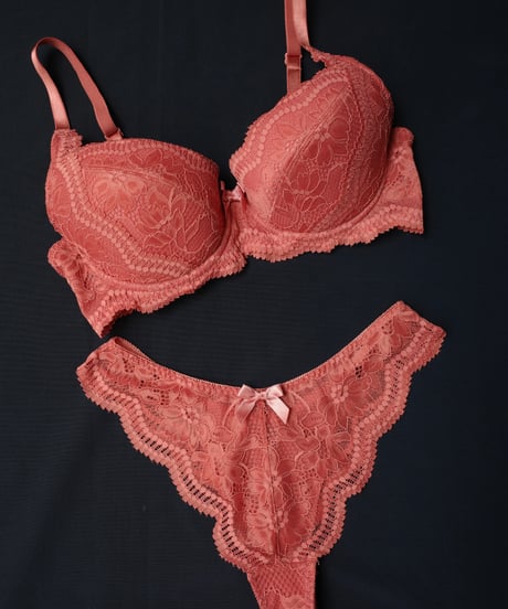 Peco Bra New Vintage Rose Thong Set