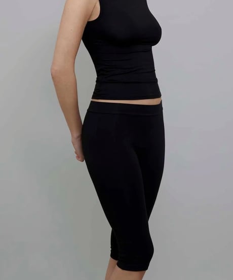 KYE RECLINE CAPRI PANTS in Black