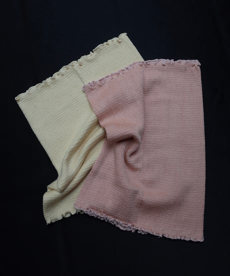 テフテフ Silk Body Short Warmer in Cream